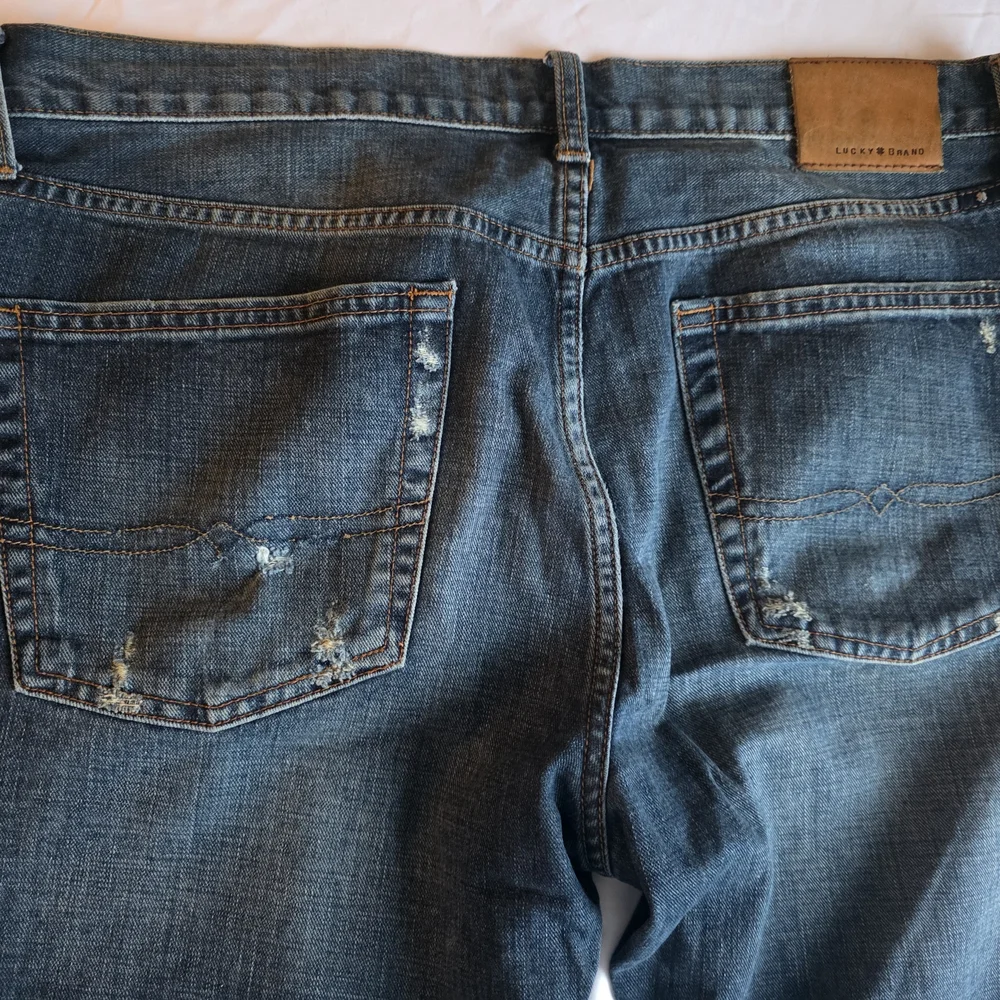 Lucky Brand 363 Vintage Straight Jeans Men’s 36x32 Medium Wash Distressed Casual - Picture 6 of 7
